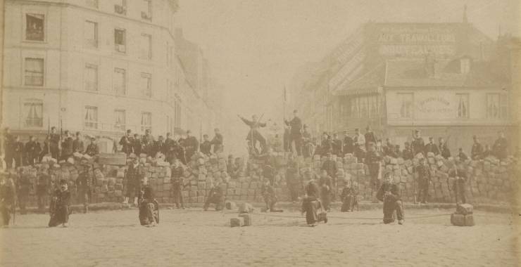 Barricade de la chaussée de Menilmontant, 18 mars 1871 (crédit: Bibliothèque Historique de la Ville de Paris)